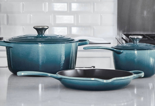 Perbezaan antara Sand Enamel dan Black Enamel