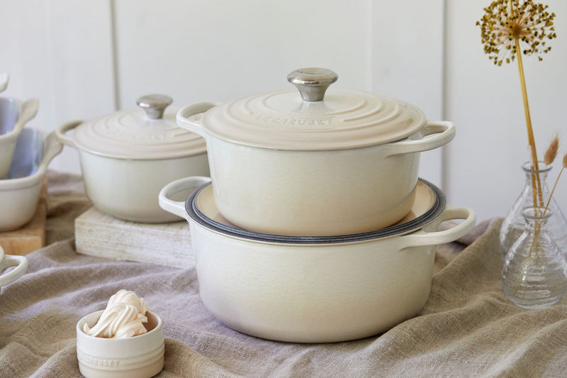 Le Creuset Signature Meringue Cast Iron 24cm Round Casserole